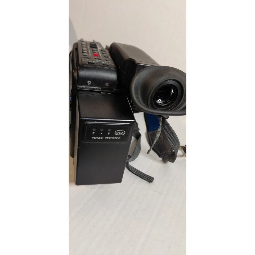 vintage analog Sony Handycam CCDF301 Video 8 & vintage Ambico Bag Untested As Is